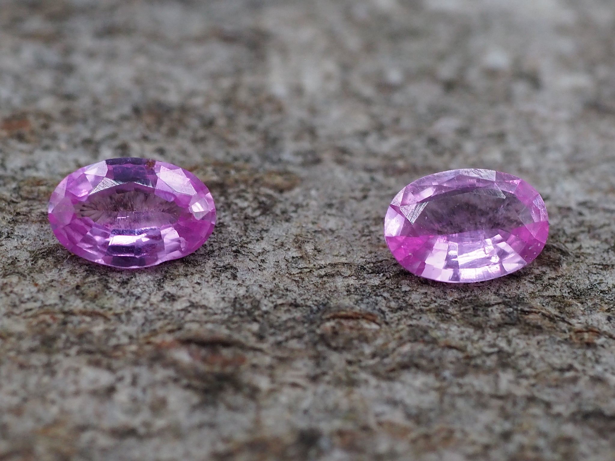 Saphirs roses, appairage pour boucles d'oreilles, le tout pèse 0.83 carats
