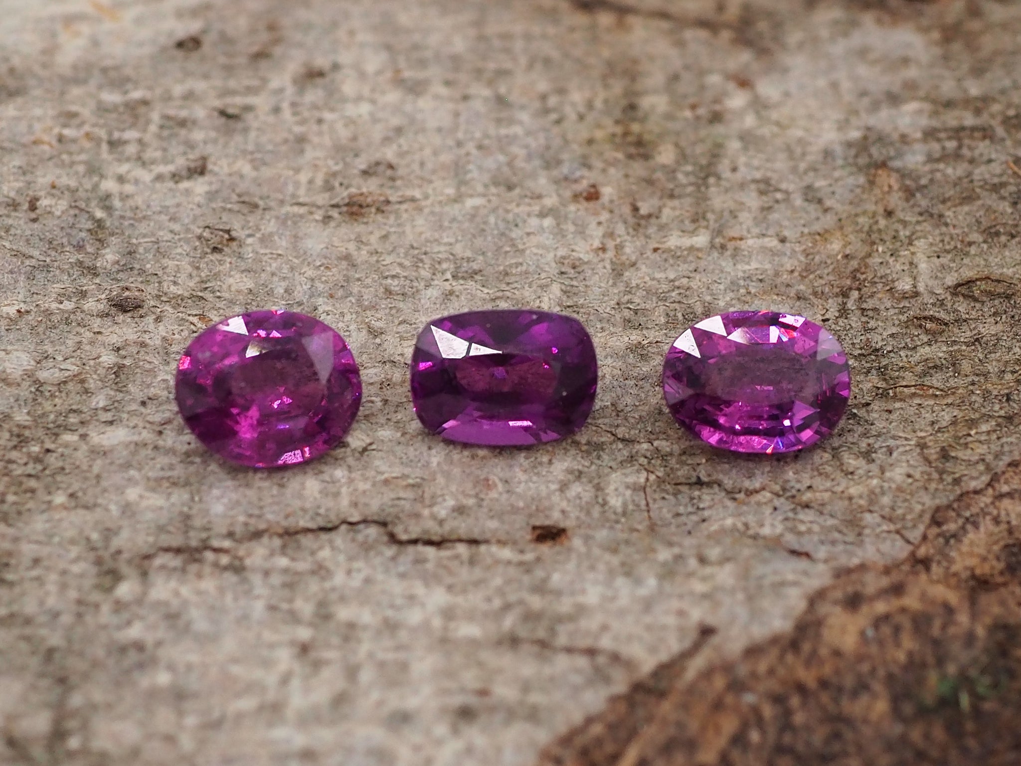 Grenats violets (lot de 3) vente possible à l'unité, pour un total de 5,42 carats