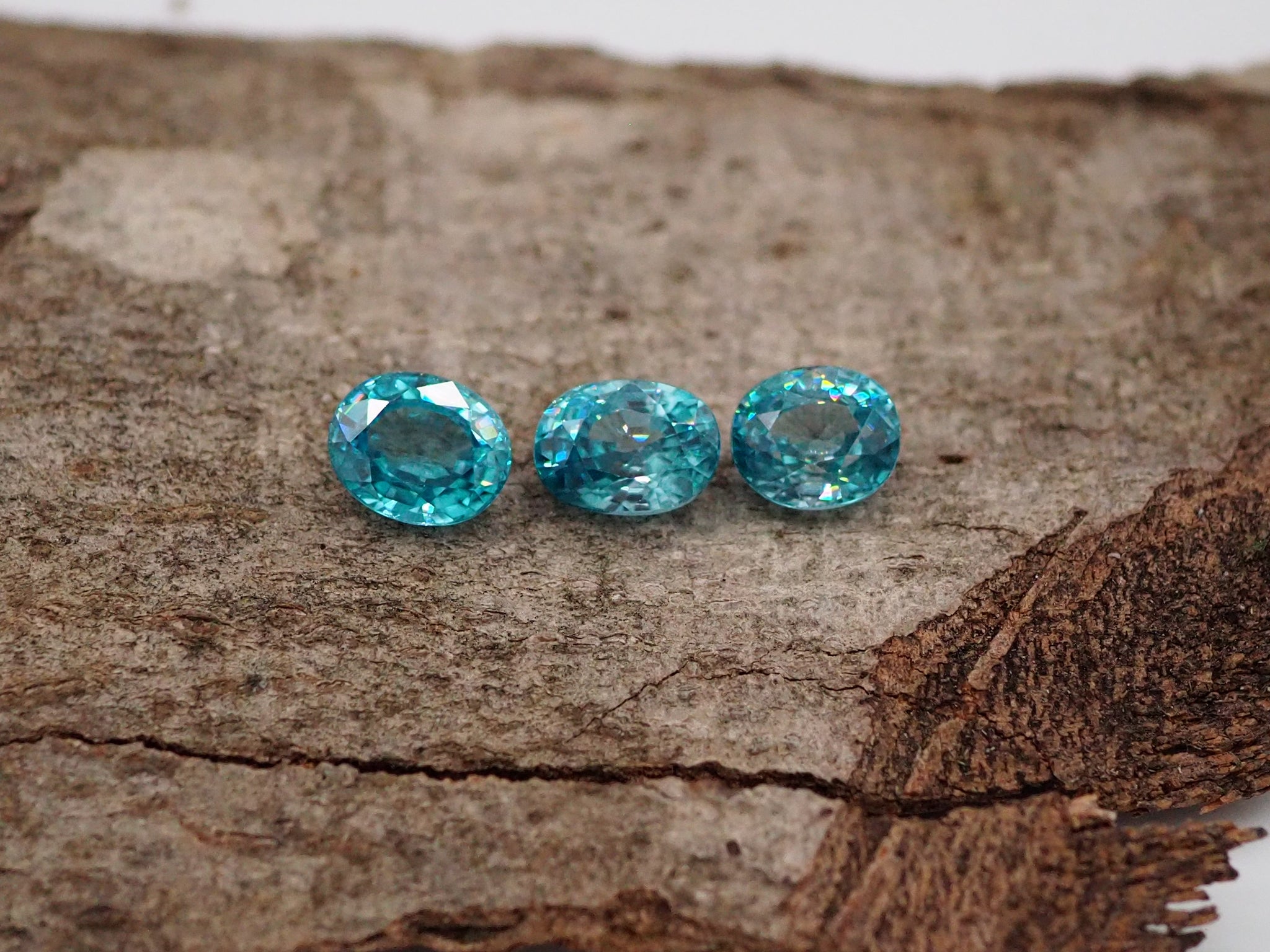 Lot de Zircons bleus, vente à l'unité possible, total :15,76 carats