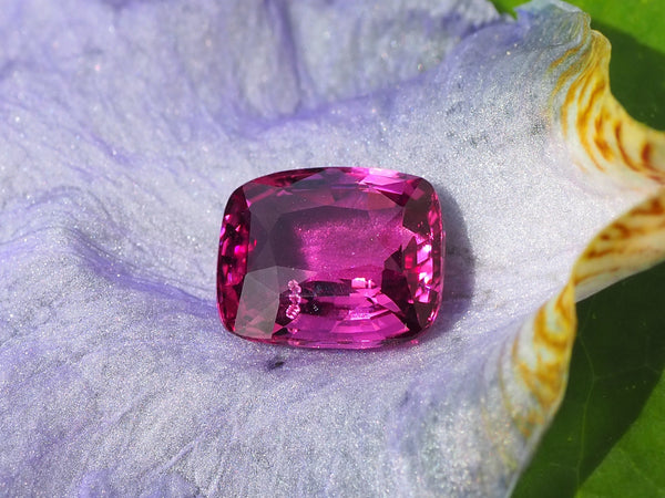 Grenat Rhodolite mauve de 4,68 carats