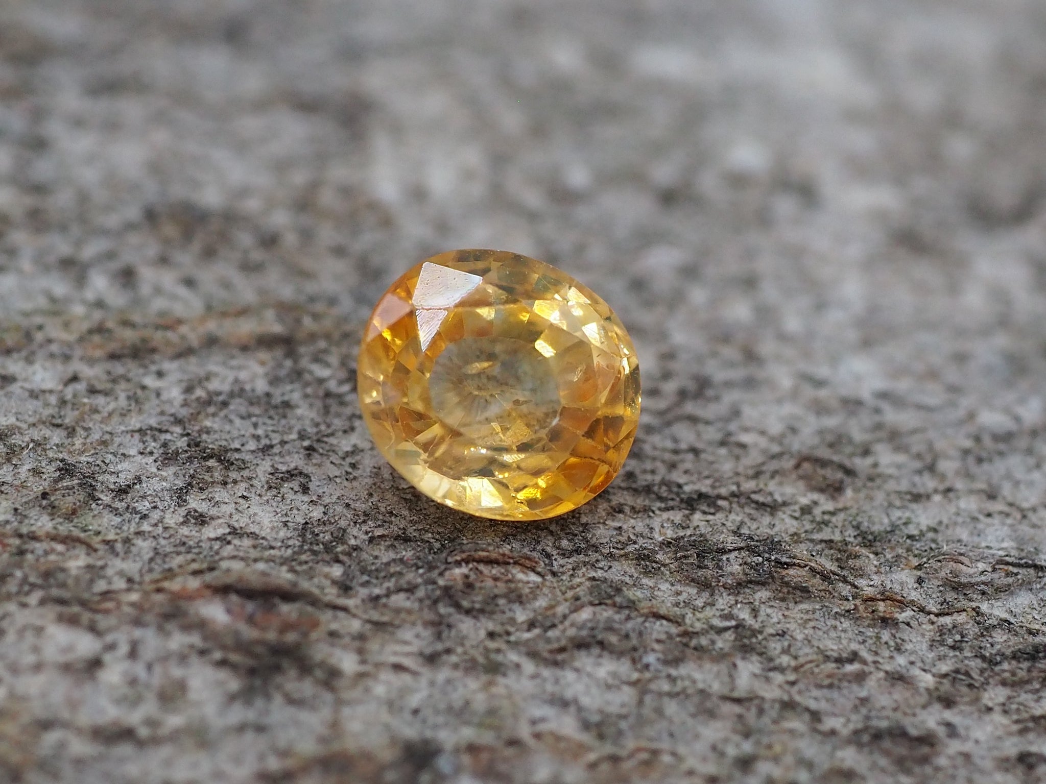 Saphir jaune de 1,16 carats