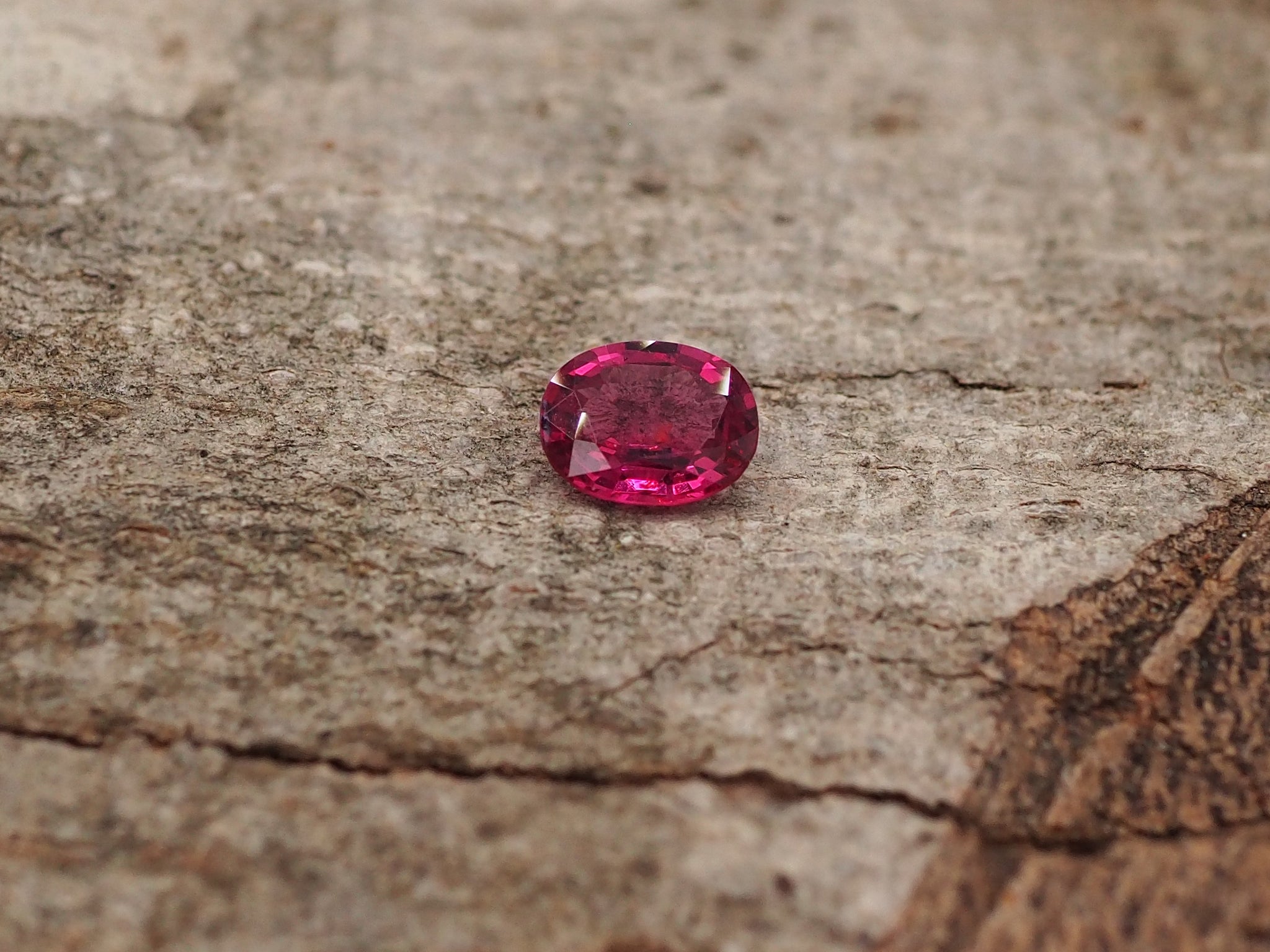 Spinelle rouge Birman de 1,43 carats