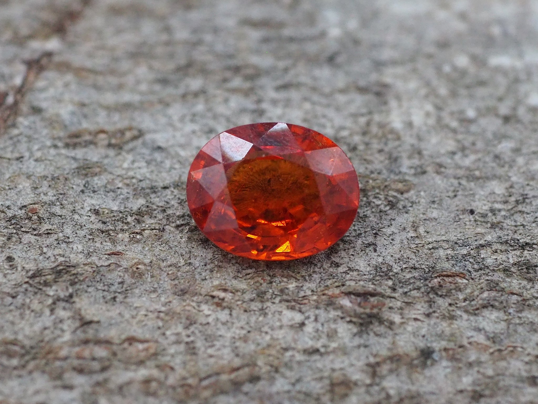Grenat Spessartite orange feu de 3,11 carats